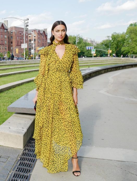DIANE von FURSTENBERGイエローシルク Diane von Furstenberg 'lillie' Pleated Chiffon Dress in